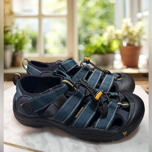 KEEN Water Shoes Hiking Adventure Sandals Big Kids Size 5 EU 38 - Picture 2 of 7